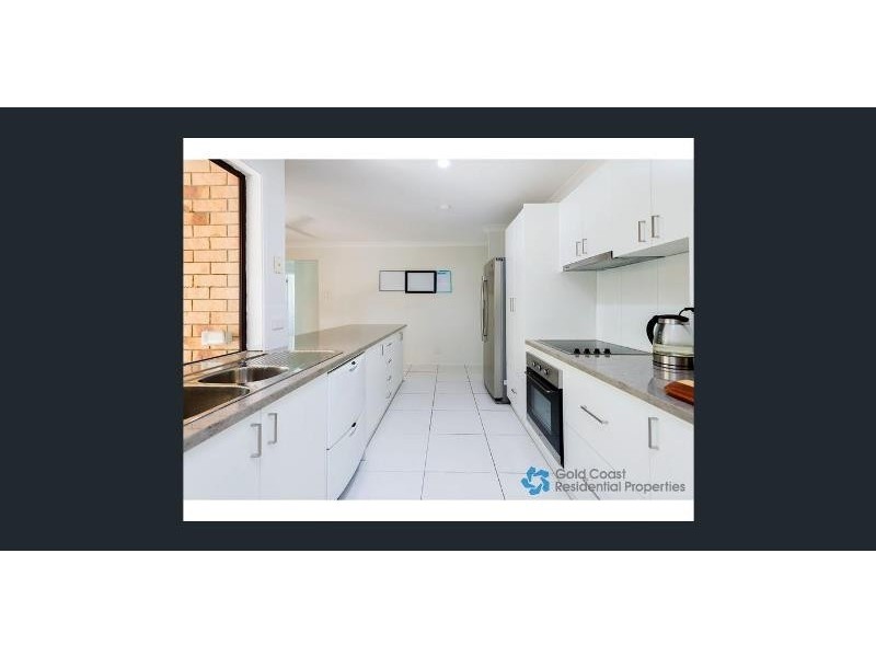 21 Melbourne Road, Arundel QLD 4214