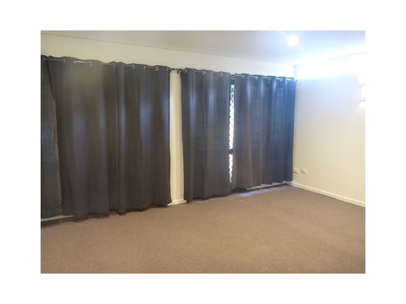 De Havilland Ave, Benowa QLD 4217