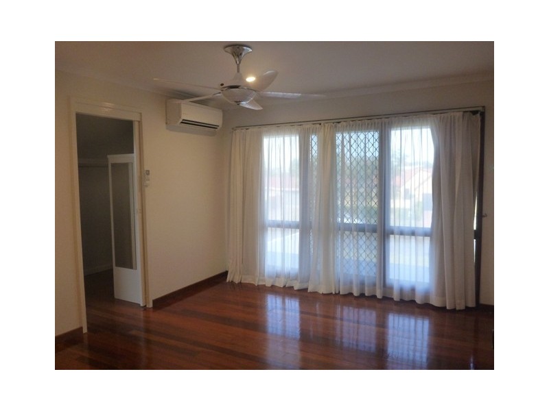De Havilland Ave, Benowa QLD 4217
