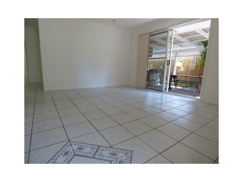 2/85 Government Road, Labrador QLD 4215