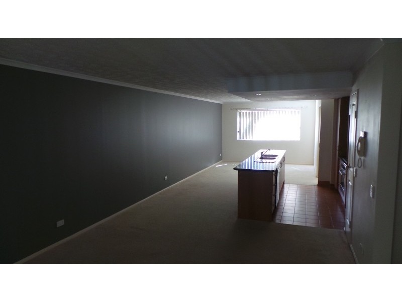 8/7 Johnston Street, Southport QLD 4215