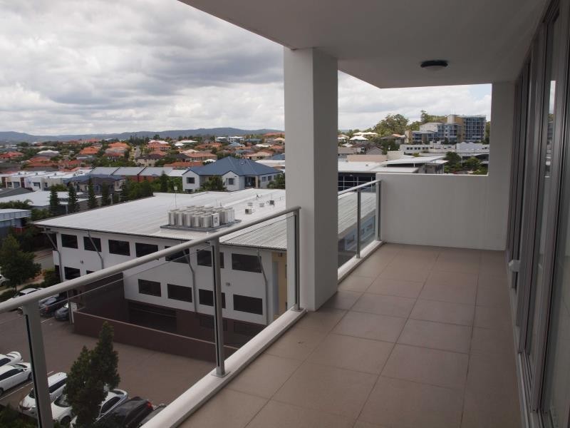 33 Lakefront Crescent, Varsity Lakes QLD 4227