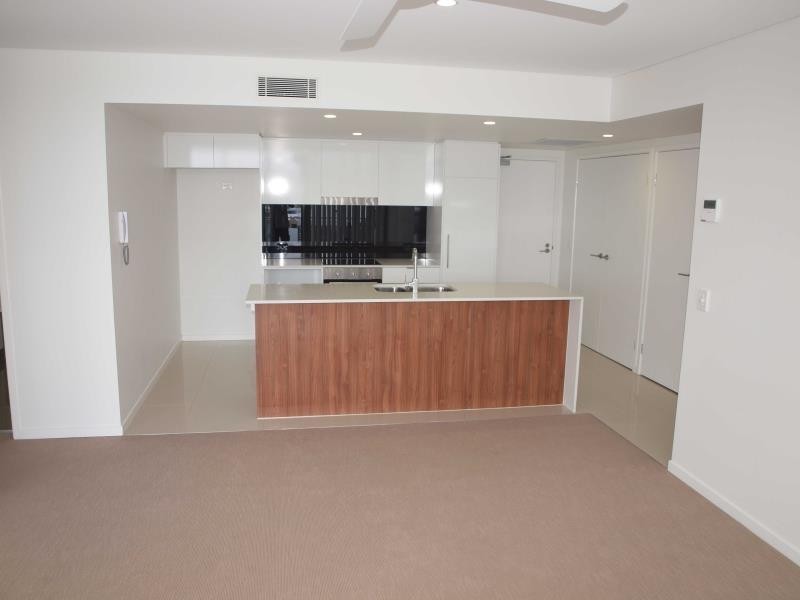 33 Lakefront Crescent, Varsity Lakes QLD 4227