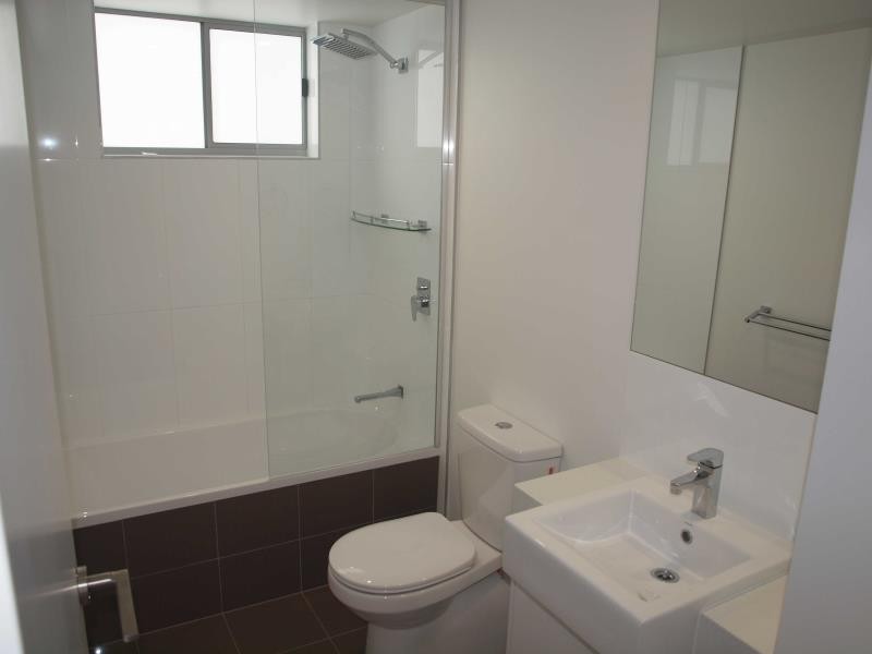 33 Lakefront Crescent, Varsity Lakes QLD 4227