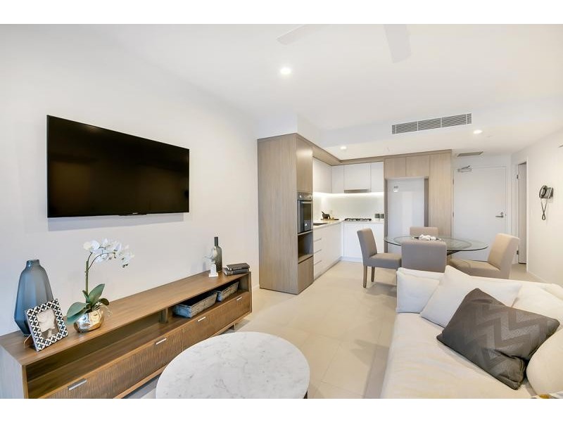 2052/123 Cavendish Road, Coorparoo QLD 4151