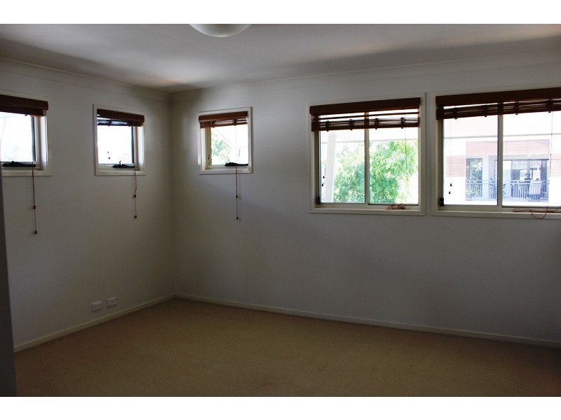 72 Greenway Cct, Mount Ommaney QLD 4074