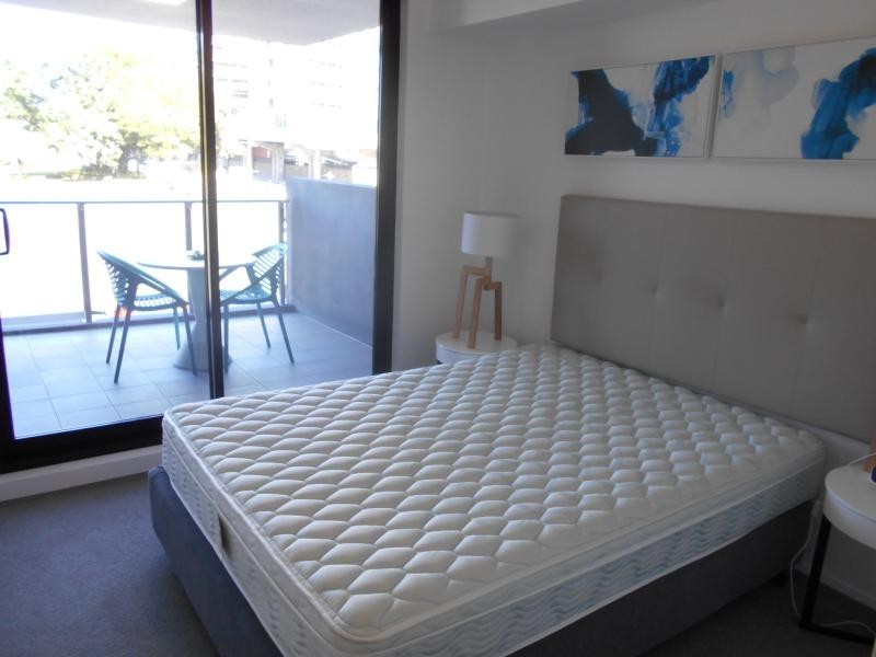 11/9-11 Walden Lane, Herston QLD 4006