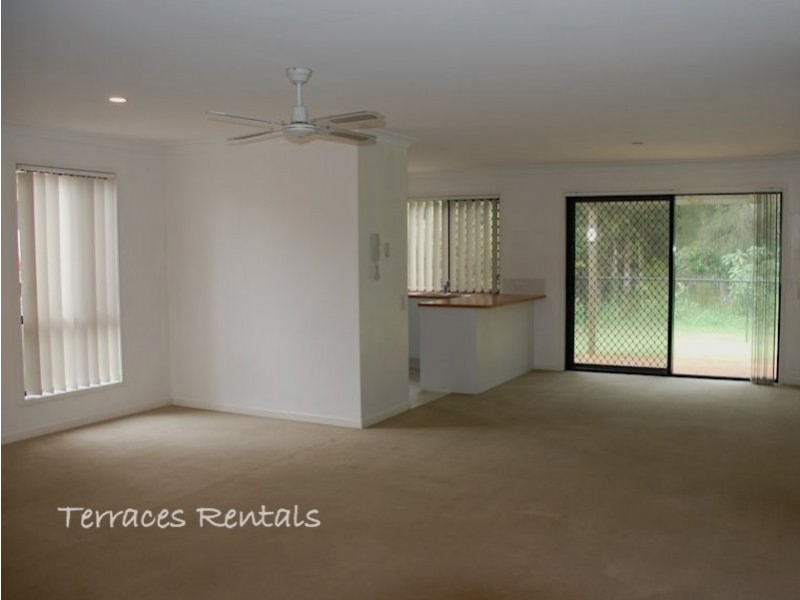 1a/24 Amsonia Court,, Arundel QLD 4214