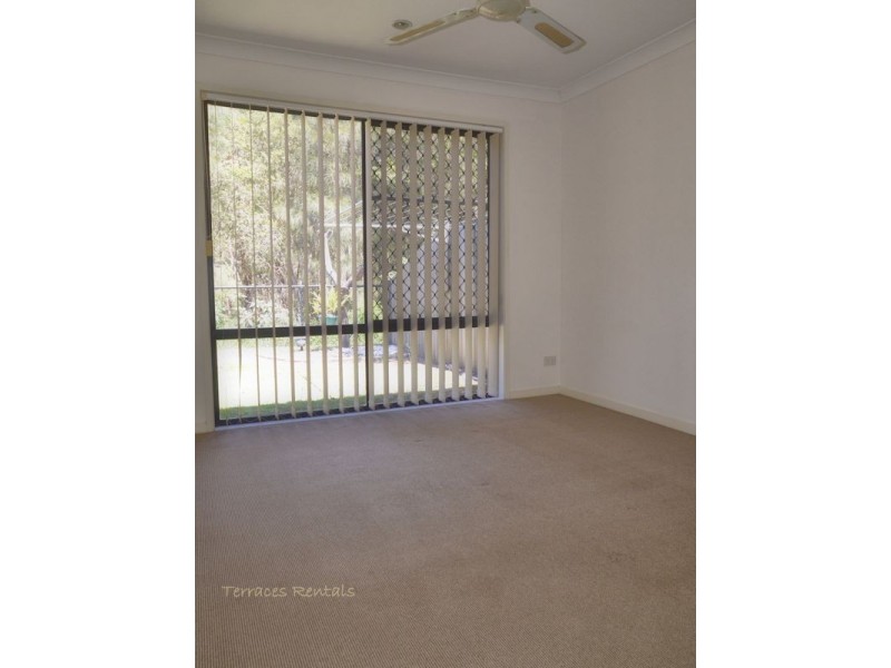 1a/24 Amsonia Court,, Arundel QLD 4214