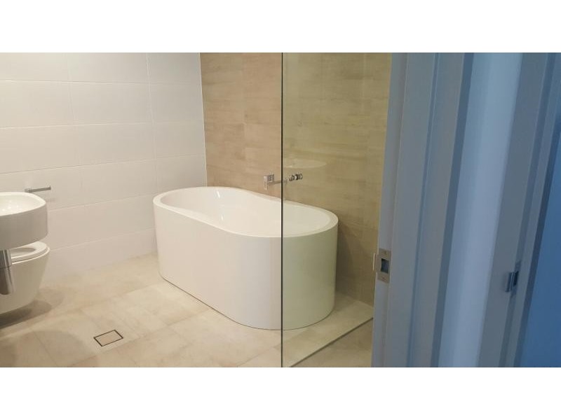 2 Como Cres, Southport QLD 4215