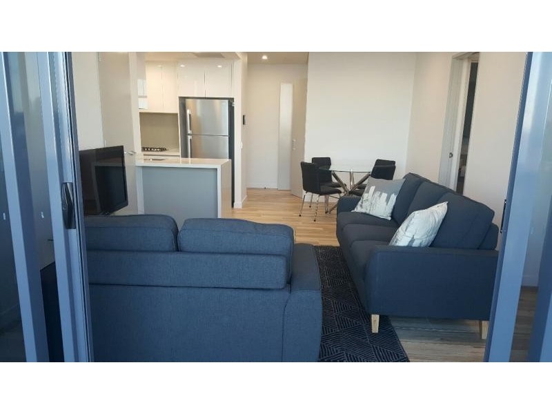 2 Como Cres, Southport QLD 4215