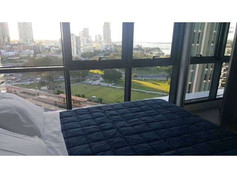 2 Como Cres, Southport QLD 4215