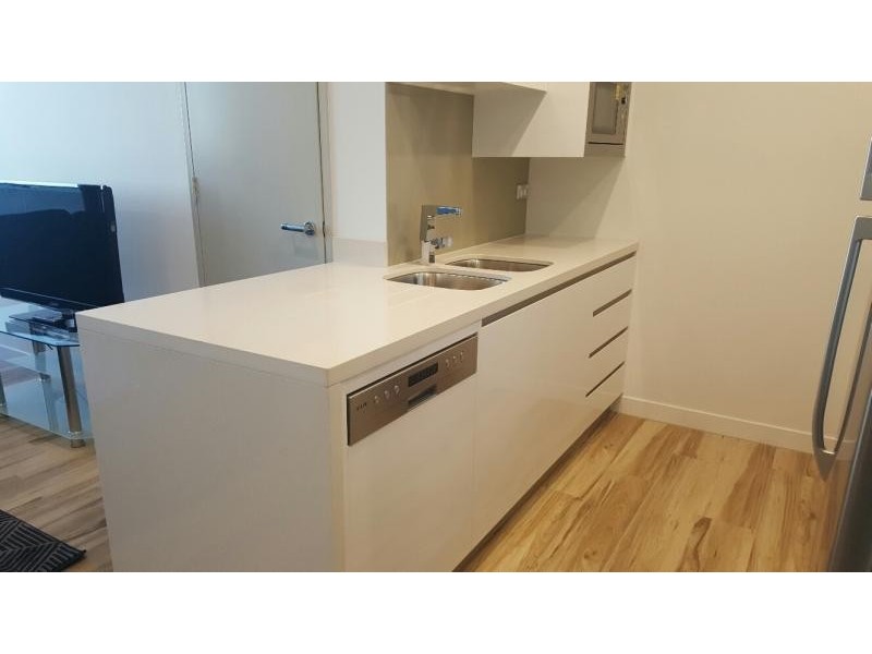 2 Como Cres, Southport QLD 4215