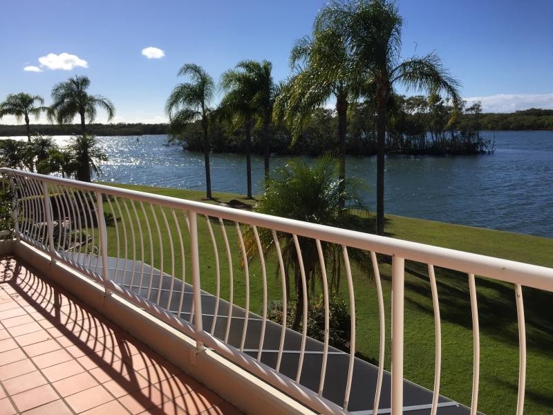 10/81 Boykambil Esp Nth, Hope Island QLD 4212