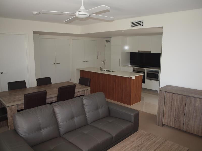 33 Lakefront Crescent, Varsity Lakes QLD 4227