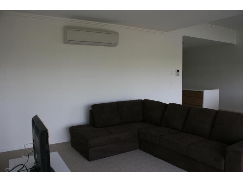 A2/9 Moores Crescent, Varsity Lakes QLD 4227
