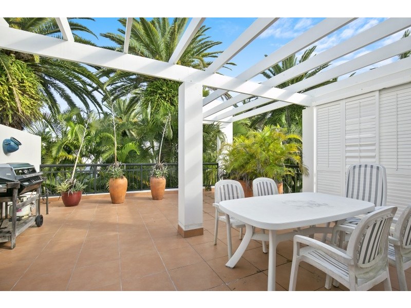 6/100 Cotlew St East, Southport QLD 4215