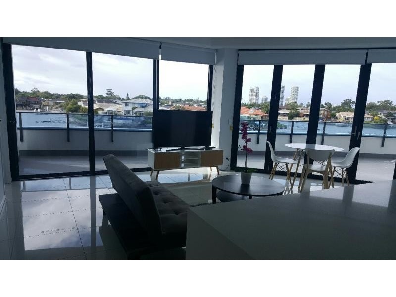 5 Harbour Side Court, Biggera Waters QLD 4216