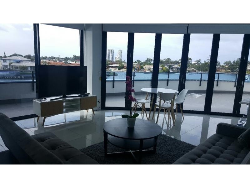 5 Harbour Side Court, Biggera Waters QLD 4216