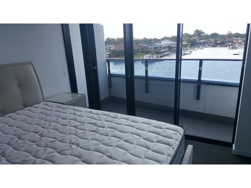 5 Harbour Side Court, Biggera Waters QLD 4216