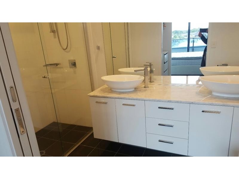 5 Harbour Side Court, Biggera Waters QLD 4216