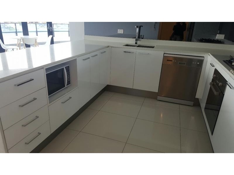 5 Harbour Side Court, Biggera Waters QLD 4216