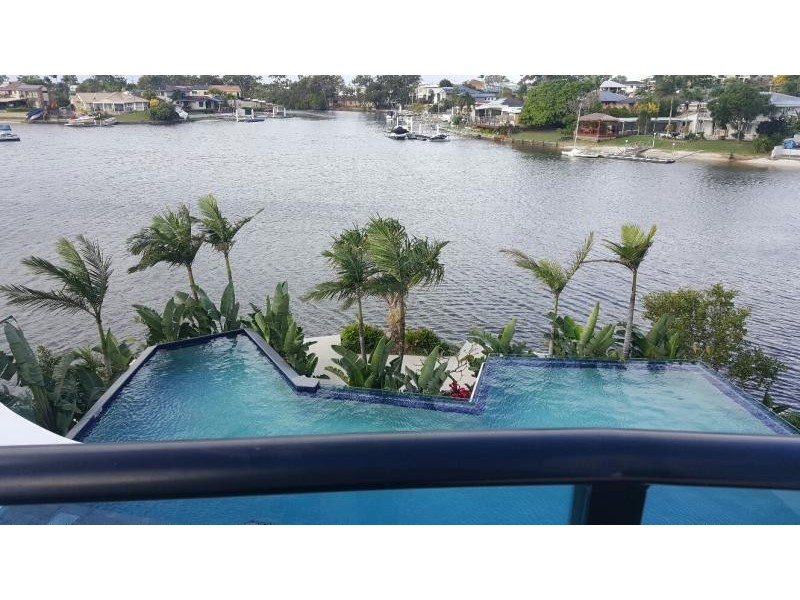 5 Harbour Side Court, Biggera Waters QLD 4216