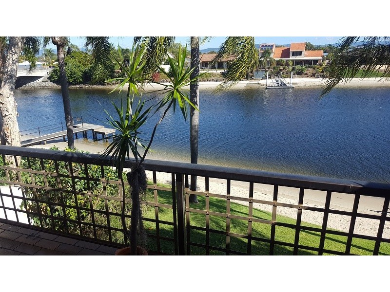 111 Markeri Street, Mermaid Waters QLD 4218