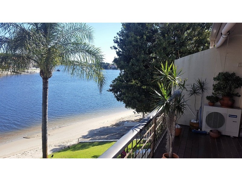 111 Markeri Street, Mermaid Waters QLD 4218