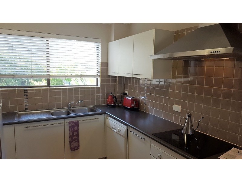 111 Markeri Street, Mermaid Waters QLD 4218