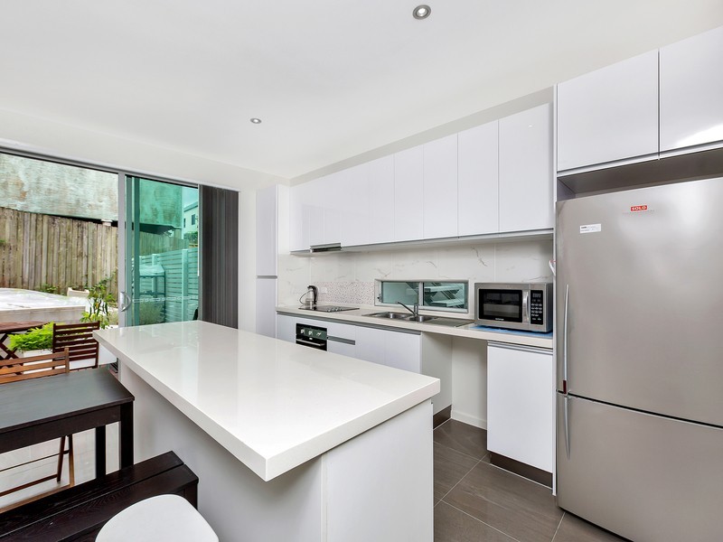 2/12 Juilia street, Highgate Hill QLD 4101