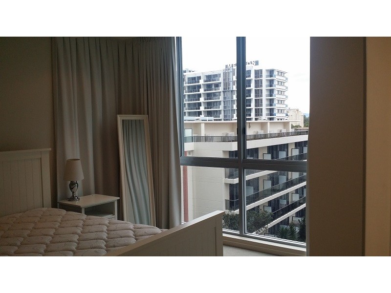 802/1 Como Crescent, Southport QLD 4215