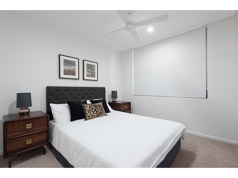 2002/123 Cavendish Road, Coorparoo QLD 4151