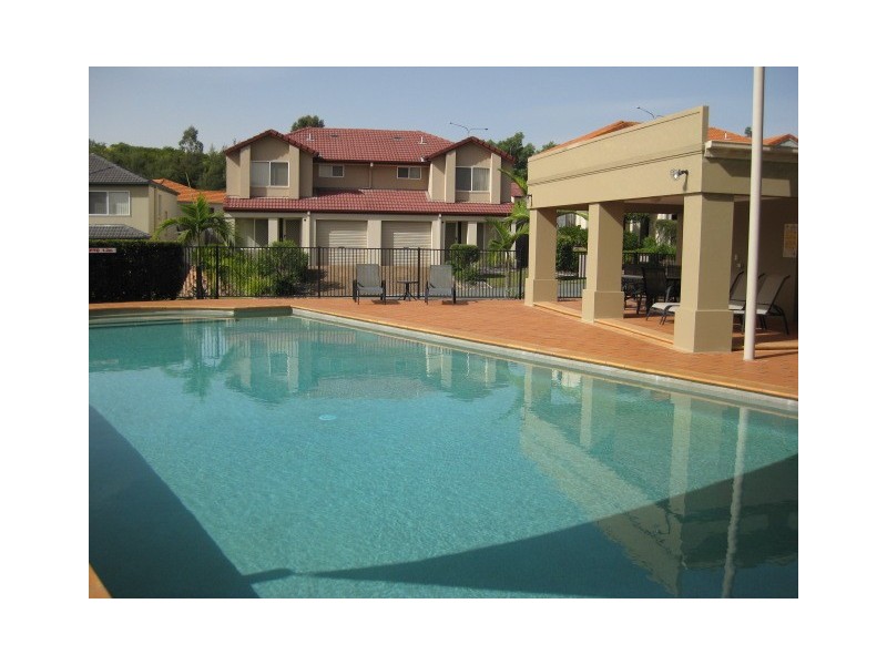 74 Universal St, Pacific Pines QLD 4211