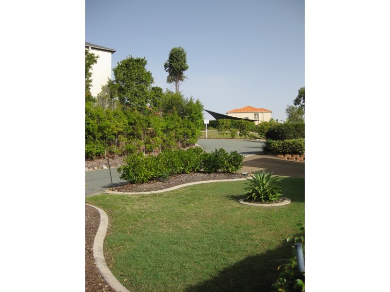 74 Universal St, Pacific Pines QLD 4211