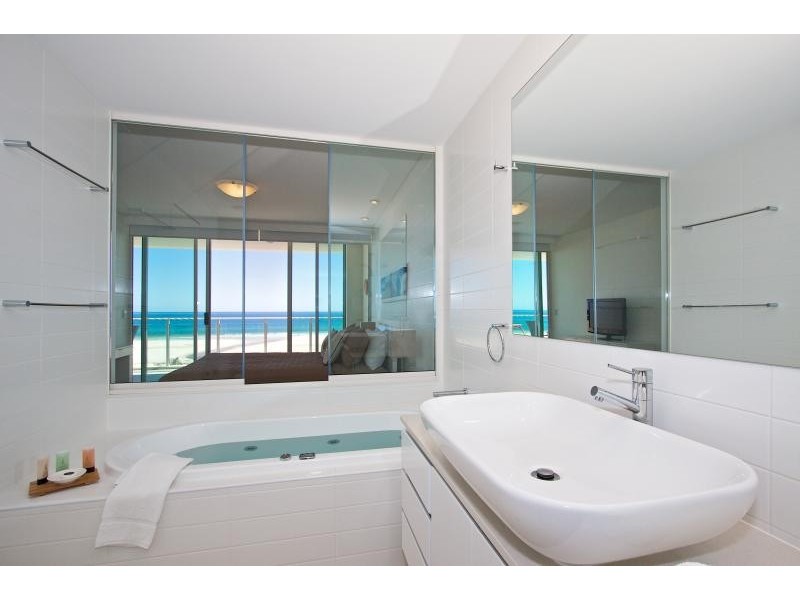 122/2 Creek Street, Coolangatta QLD 4225