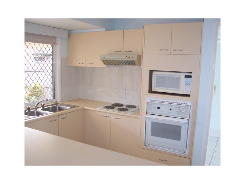 20 St Kevins Ave, Benowa QLD 4217