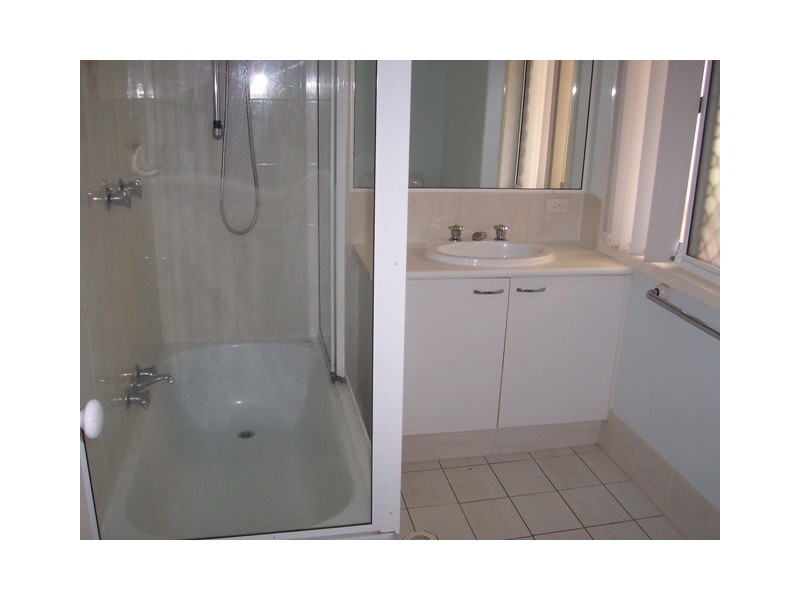 20 St Kevins Ave, Benowa QLD 4217