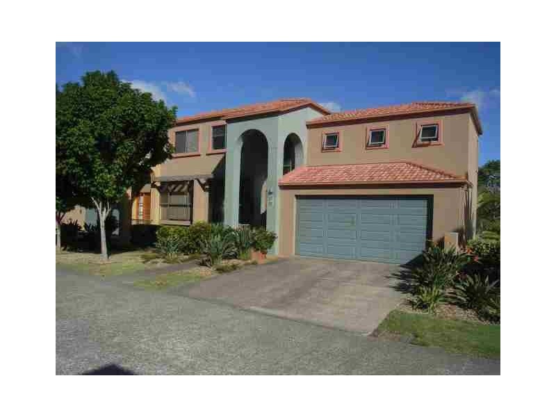 20 Fairway Dr, Clear Island Waters QLD 4226