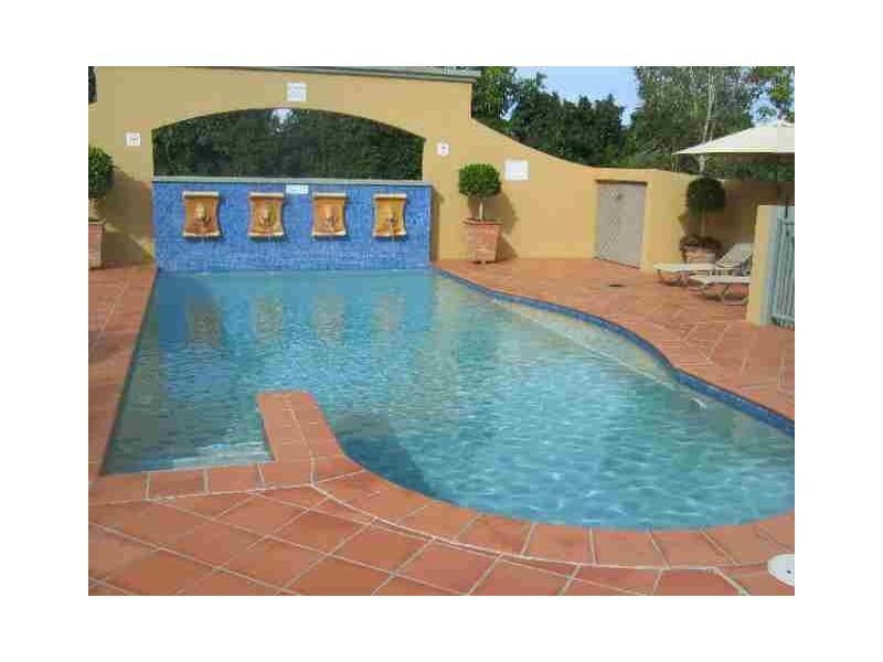 20 Fairway Dr, Clear Island Waters QLD 4226
