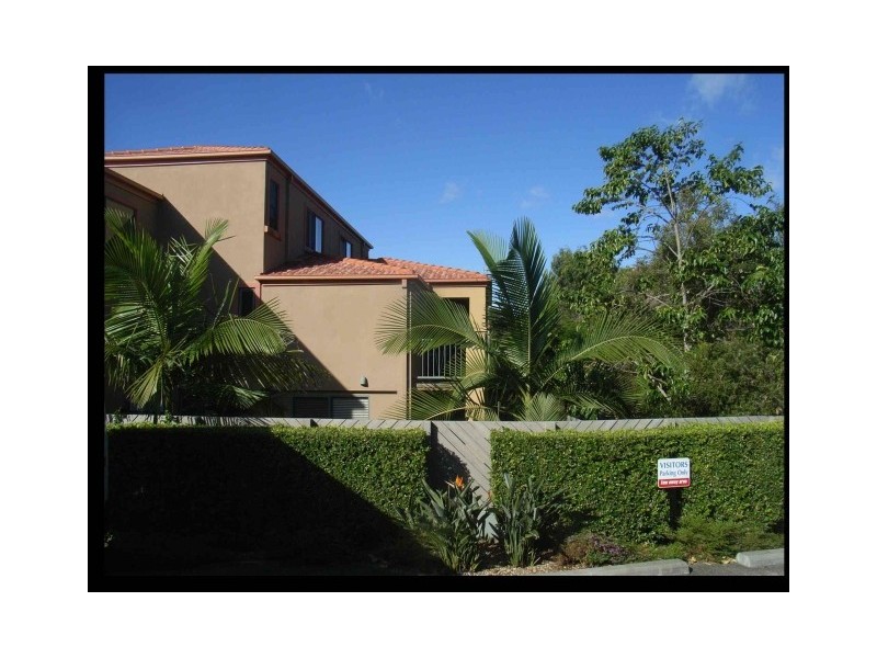 20 Fairway Dr, Clear Island Waters QLD 4226