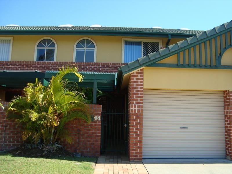 Clear Island Waters QLD 4226