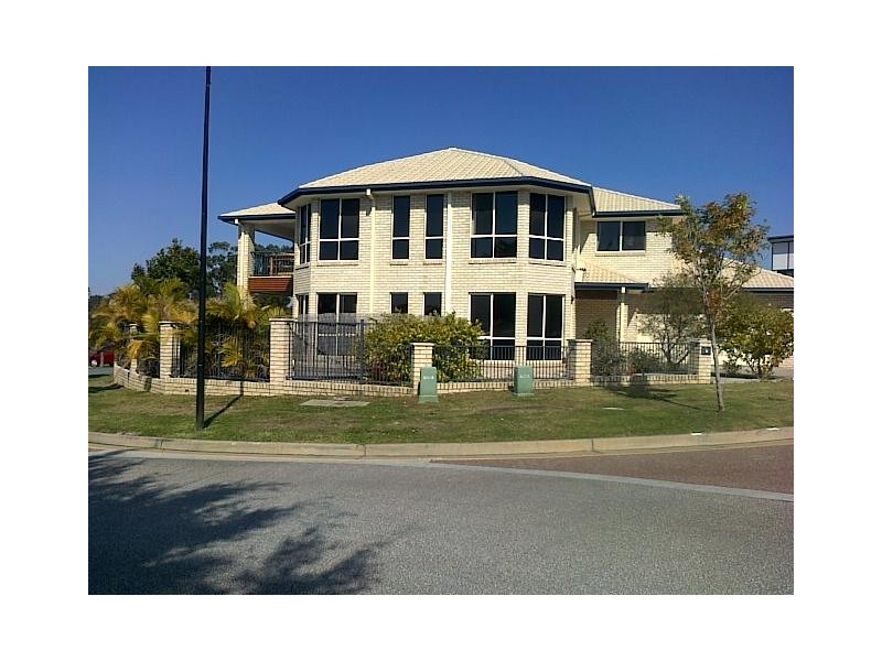 1 Moyenne Crescent, Varsity Lakes QLD 4227