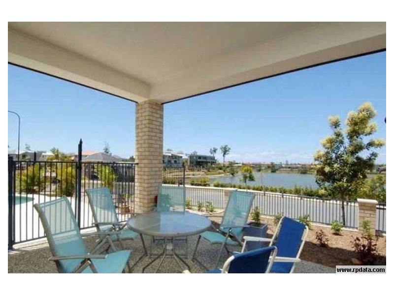 1 Moyenne Crescent, Varsity Lakes QLD 4227