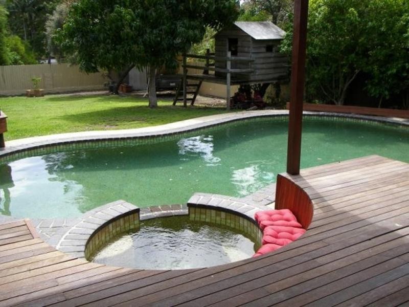 9 Canara St, Benowa QLD 4217