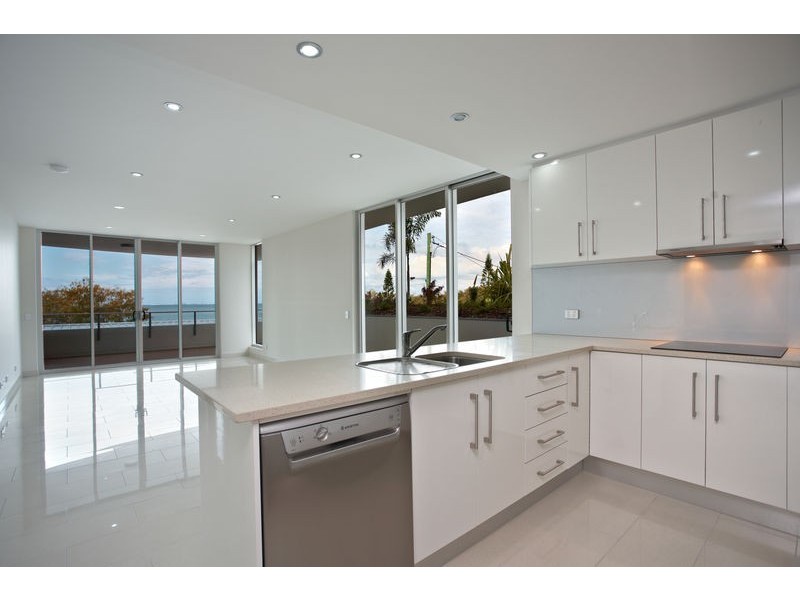 1/1Angus Cnr Angus & Hornibrook Esplanade, Clontarf QLD 4019