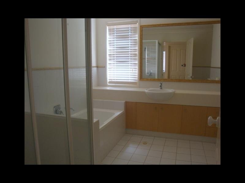 480 Christine Avenue, Robina QLD 4226