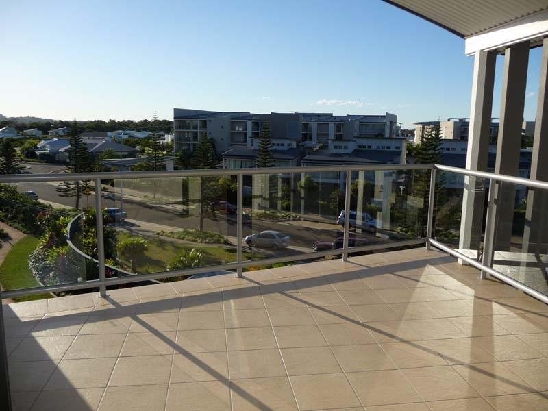 10 Grand Parade, Kawana Island QLD 4575