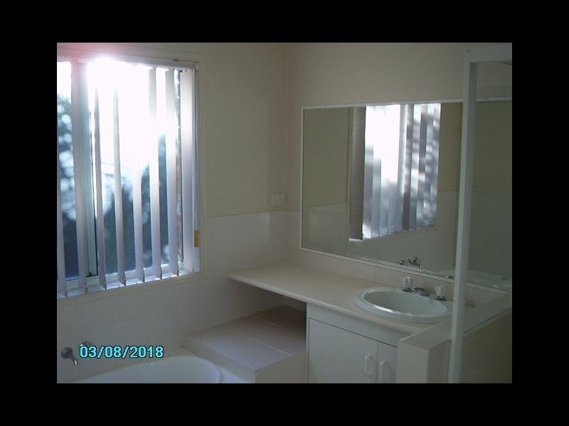 122 Johnson Road, Hillcrest QLD 4118