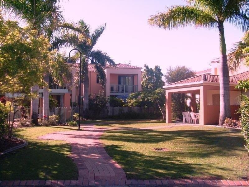 1 Warbler Pde, Varsity Lakes QLD 4227